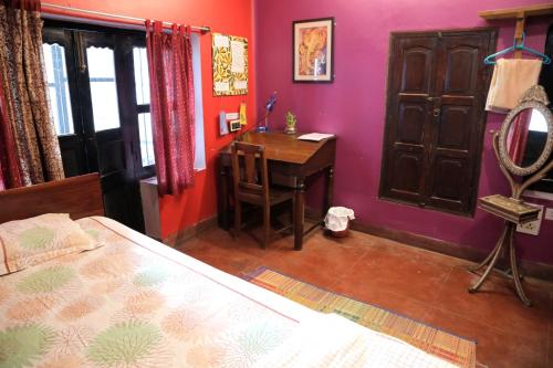 Katil atau katil-katil dalam bilik di Ram Bhawan Residency
