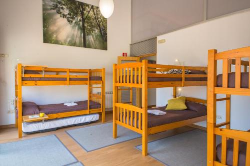 Ein Etagenbett oder Etagenbetten in einem Zimmer der Unterkunft casa albergue picota
