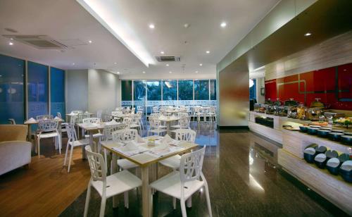 Restoran atau tempat makan lain di favehotel Tanah Abang - Cideng