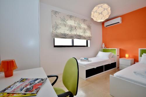 a small room with a bed and a table with a chair at City Living Suite Tk 3 Rm 3 in St. Julianʼs