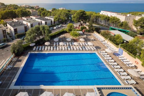 an overhead view of a pool with chairs and umbrellas at htop Molinos Park #htopEnjoy in Salou