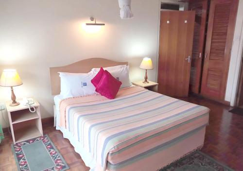 Chester Hotel and Suites Nairobi, City Centre CBDにあるベッド