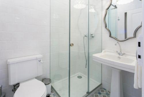 2 beautiful bdr upscale flat embracing Tejo!