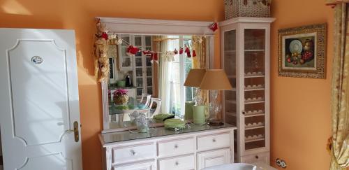 a kitchen with a white cabinet and a window at Holiday Home Hemi in Valsequillo