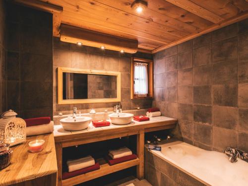 Ένα μπάνιο στο Chalet Panoramique by Chalet Chardons