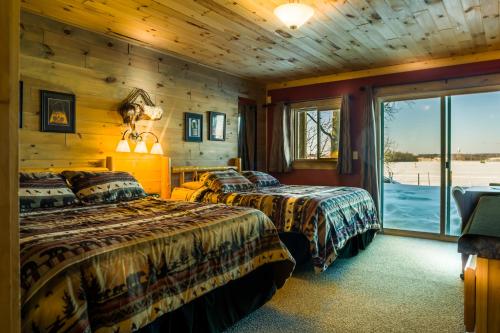 Postel nebo postele na pokoji v ubytování Curriers Lakeview Lodge