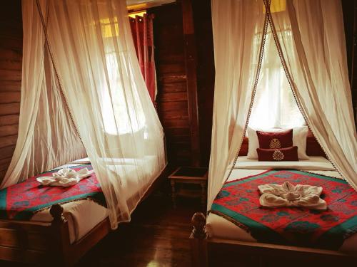 Baan Sithepaban Guesthouseにあるベッド
