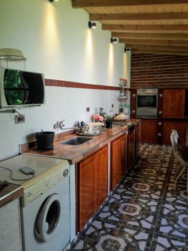 Dapur atau dapur kecil di Alojamiento Moni