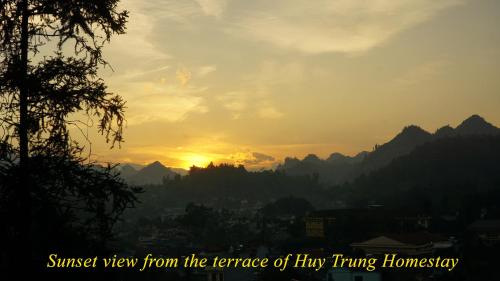 a sunset view from the terrace of huay fixing honesty at Huy Trung Homestay in Bắc Hà