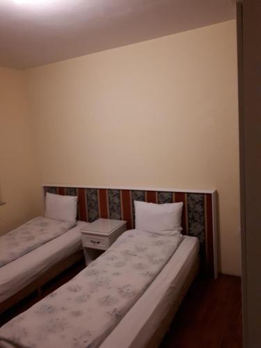 Hotel Alvida Prizrenにあるベッド