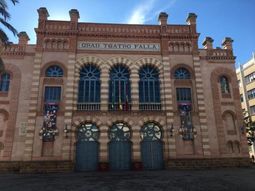 a large brick building with a sign on it at Alojamiento Cádiz in Cádiz