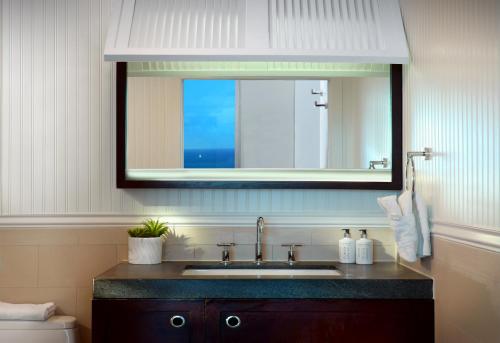 a bathroom with a sink and a mirror at Sole Miami, A Noble House Resort in Miami Beach