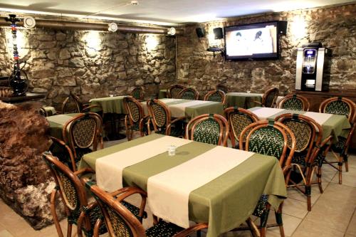Um restaurante ou outro lugar para comer em Boutique Hotel Monte Kristo