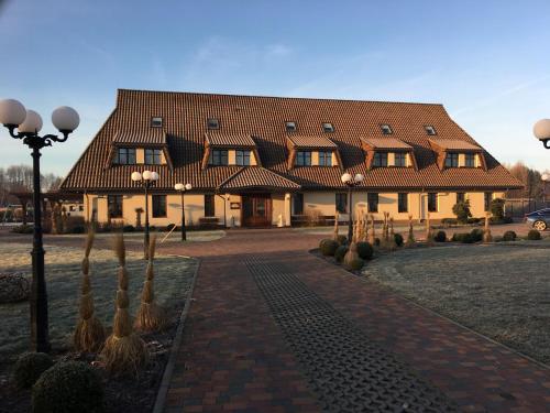 a large house with a tiled roof at Hotel - Restauracja Platan in Sędziszów Małopolski