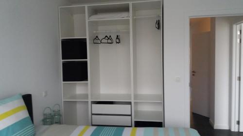 En eller flere senge i et værelse på Nieuw 2 Slaapkamer Appartement van 90 m²