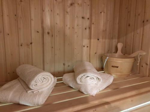 twee handdoeken op een plank in een sauna bij Family & Business Sauna Apartments No2 Leśny nad Zalewem Cedzyna - 2 Bedroom with Private Sauna, Bath with Hydromassage, Terrace, Parking, Catering Options in Kielce