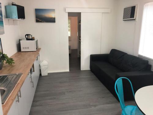 Kuchyň nebo kuchyňský kout v ubytování Palm Beach Caravan Park