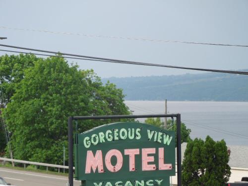 a sign for a motel on the side of a road at Gorgeous View Motel in Watkins Glen