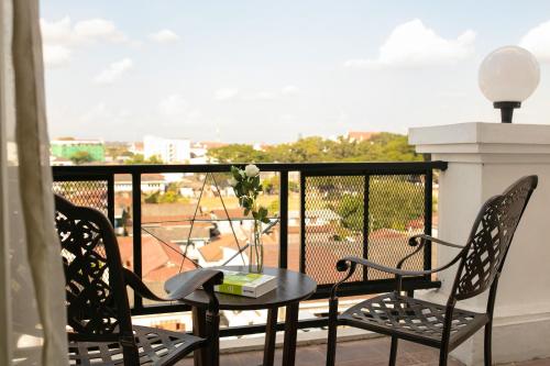 Un balcón o terraza en Azalea Parkview Hotel