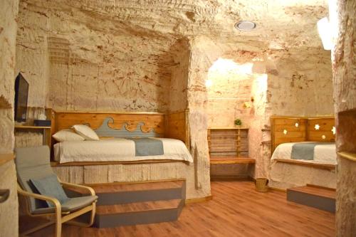 Ένα ή περισσότερα κρεβάτια σε δωμάτιο στο Dug Out B&B