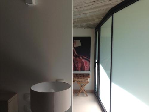 a room with a table and a glass wall at CAEaCLAVELES in La Pereda de Llanes