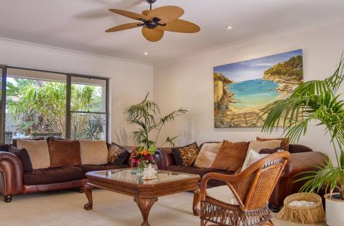 a living room with couches and a table at Cronulla Beach House B&B in Cronulla