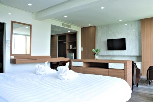 Μια τηλεόραση ή/και κέντρο ψυχαγωγίας στο Phurinda Residence