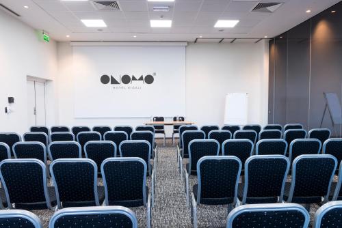 Onomo Hotel Kigaliにあるビジネスエリアまたは会議室