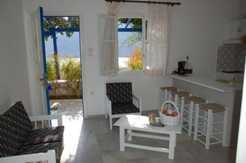 Χώρος καθιστικού στο Flora's Apartments
