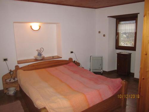 Tempat tidur dalam kamar di Rustica Olga Frazione Rivoria 11.bis