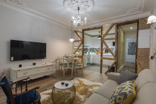 Vintage Flat Near Santa Justa's Lift by LovelyStay
