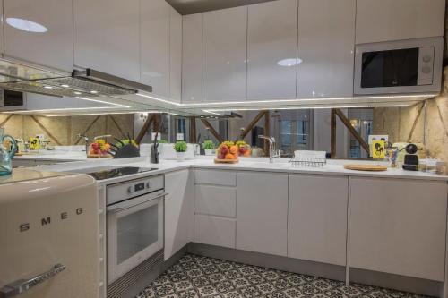 Vintage Flat Near Santa Justa's Lift by LovelyStay