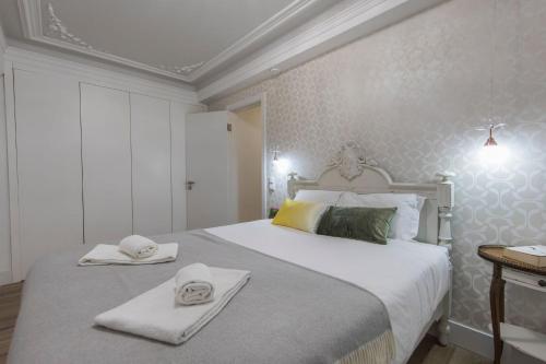 Vintage Flat Near Santa Justa's Lift by LovelyStay