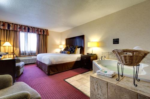 Gallery image of Fireside Inn and Suites in Devils Lake