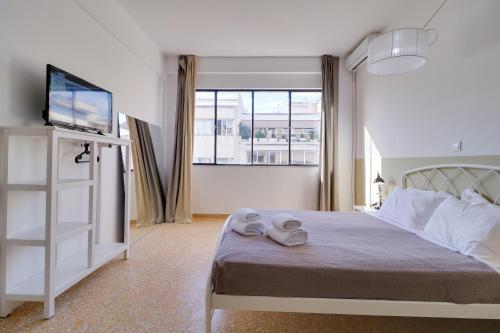 Posteľ alebo postele v izbe v ubytovaní athens.apartotel.1