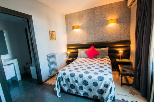 Postel nebo postele na pokoji v ubytování Hotel De La Paix