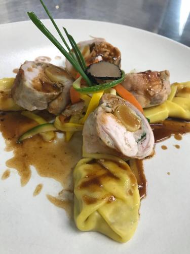 Comida en o cerca de este hotel