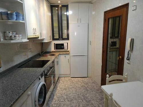 Köök või kööginurk majutusasutuses Piso para grupos en Logroño