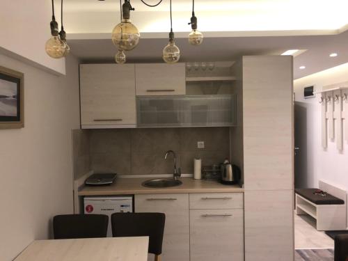 A cozinha ou cozinha compacta de Milmari Resort