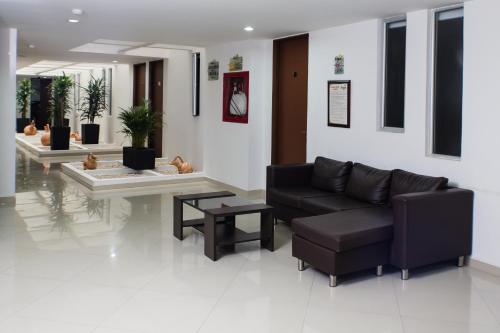 a living room with a couch and a table at Hotel Tarigua Ocaña in Ocaña