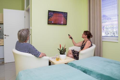 Un televizor și/sau centru de divertisment la SAN 011