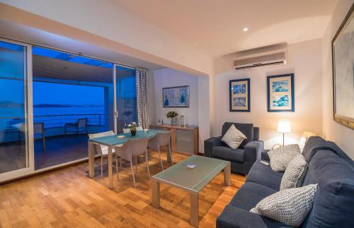 Beachfront apartment Tanamar