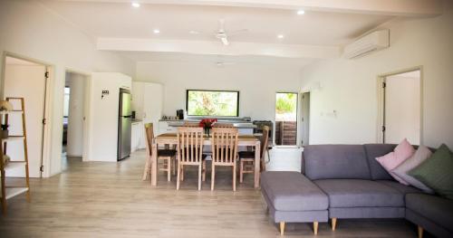Χώρος καθιστικού στο Keanas Home