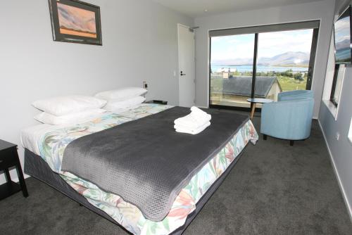 A bed or beds in a room at Glenvue