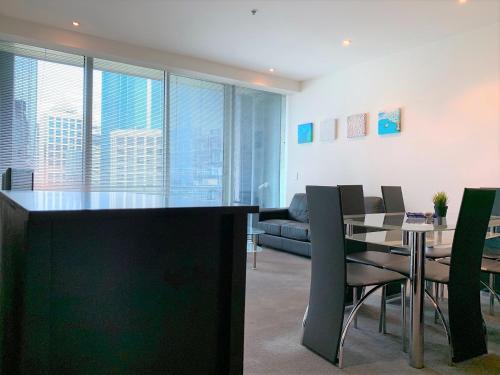 Ruang duduk di Readyset Apartments at Liberty