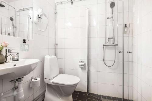 a bathroom with a shower and a toilet and a sink at Best Western Hotel City Gavle in Gävle
