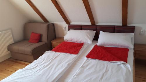 A bed or beds in a room at Konoba Ognjište