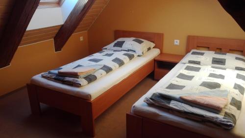 Łóżko lub łóżka w pokoju w obiekcie Resort Český ráj