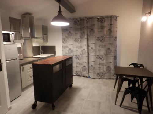 Photo de la galerie de l'établissement Suite luxe avec sauna et jacuzzi privée, à Lambesc
