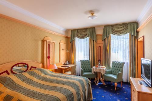 Ένα ή περισσότερα κρεβάτια σε δωμάτιο στο Hotel Fürstenhof Bad Bertrich